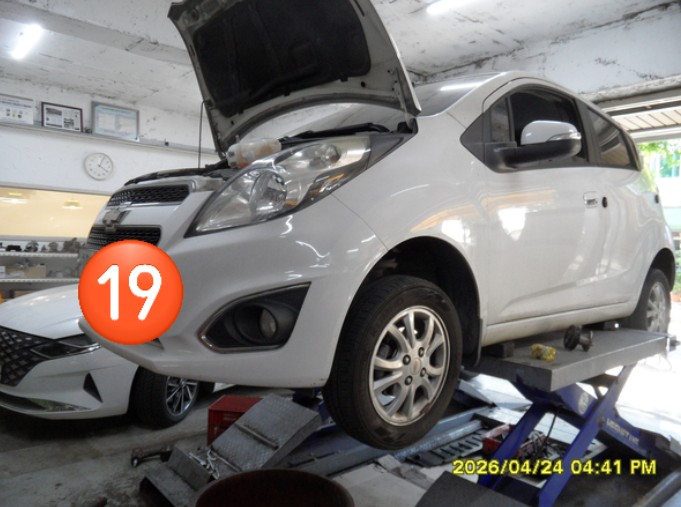 쉐보레 스파크 뒤쪽 허브 베어링 신제품으로 교환 1번째 작업 사진 정발산