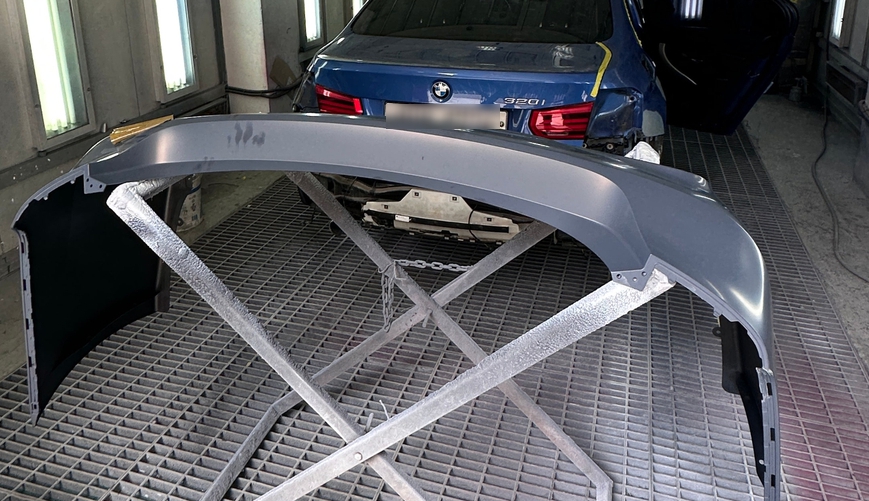 BMW 320i 신품 뒤범퍼 교체와 도색 작업 3번째 작업 사진 성수역